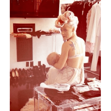 Inspiring celebrity Mamas who normalize breastfeeding