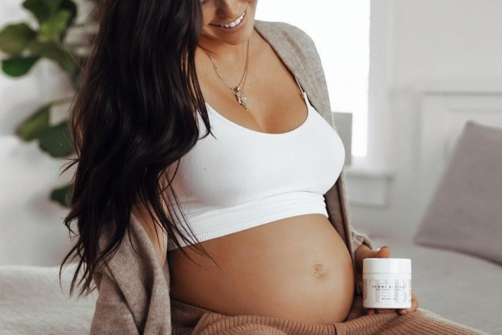 ic:Pregnant woman with Tummy Butter