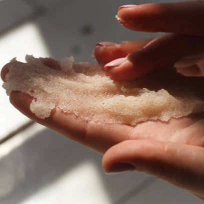 stretch mark sugar scrub on hand